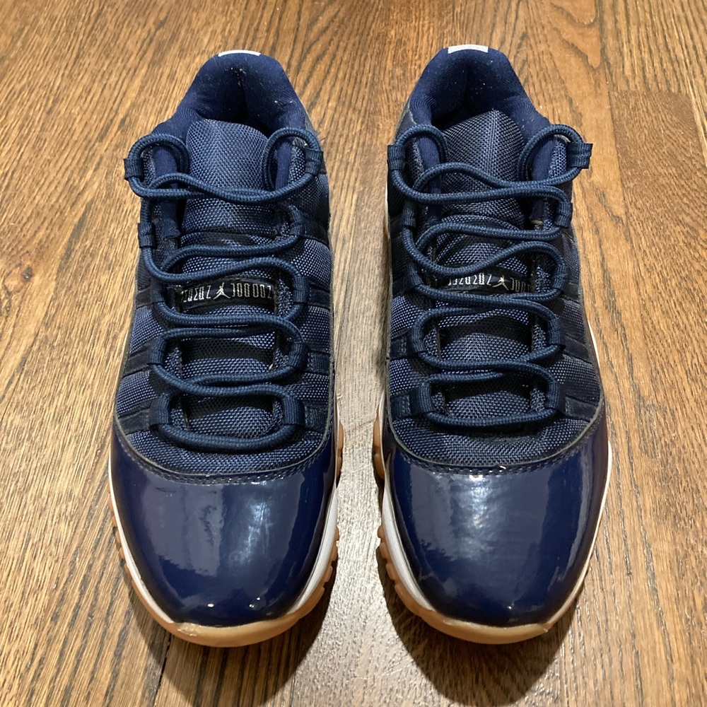 Jordan 11s low, navy & gum REPS sz 11. Top condition/worn twice! Priced to sell!